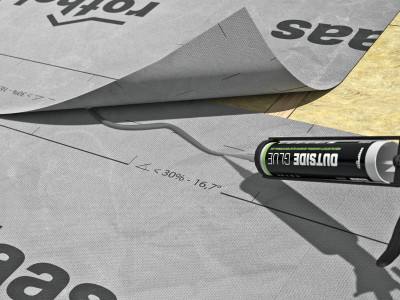 aplicação-cola-adesiva-universal-de-elevada-elasticidade-para-uso-externo-outside-glue