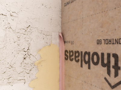 aplicação-fita-estucável-com-tira-adesiva-de-montagem-plaster-band-lite